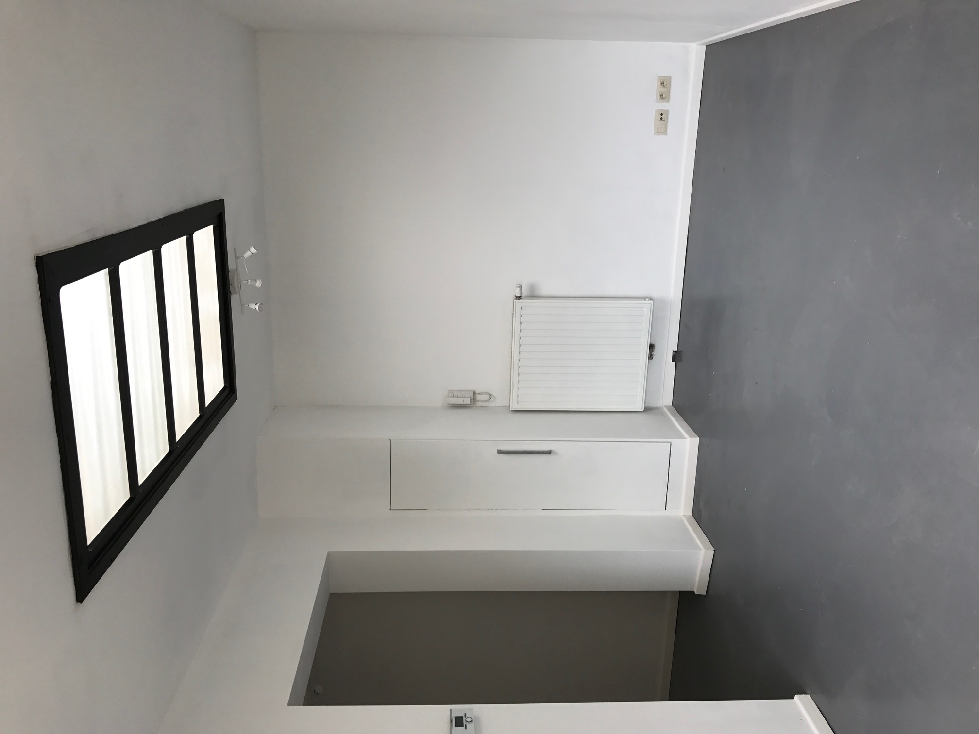 Appartement en duplex : cours ancienne veranda et petit potager