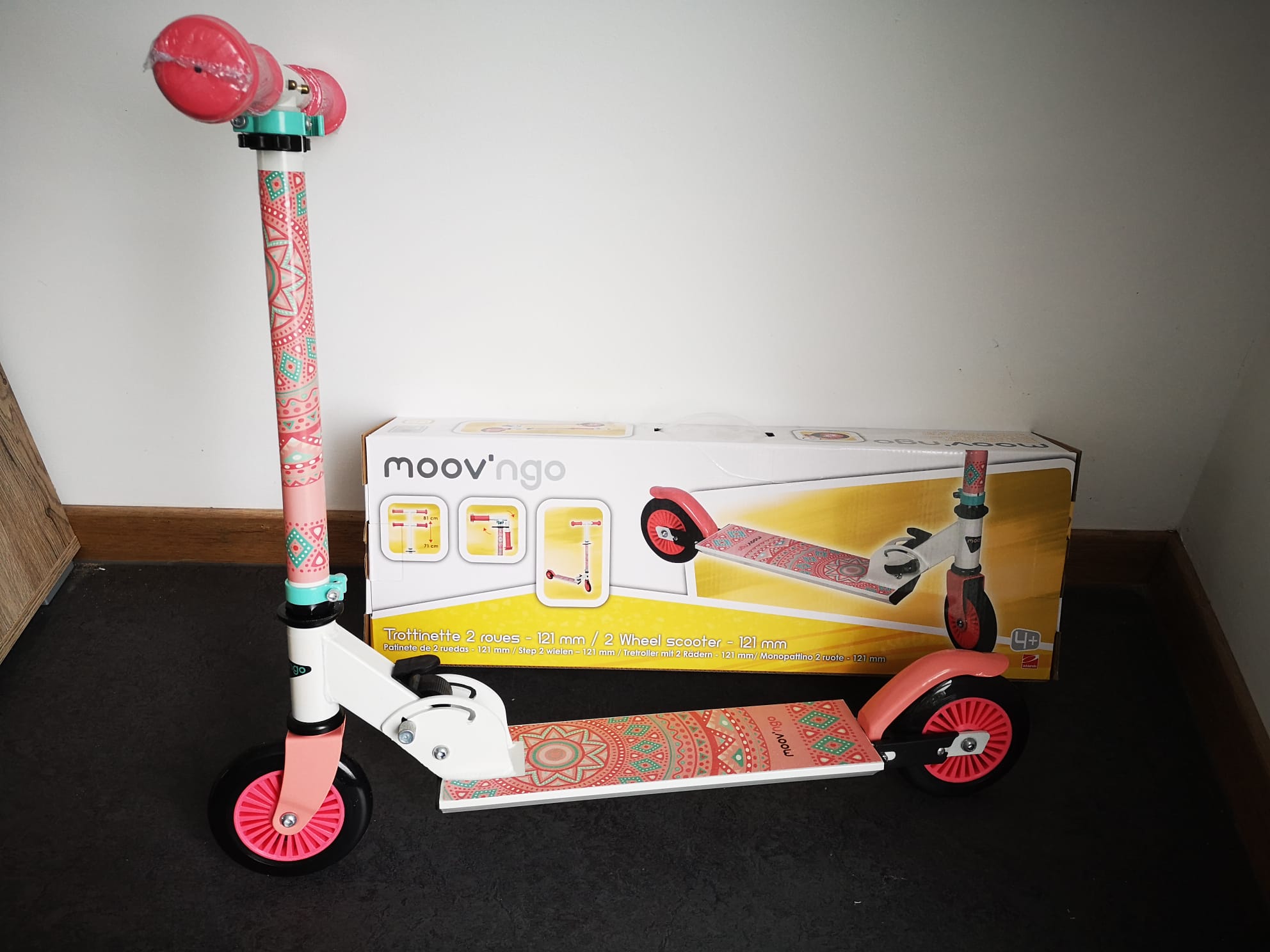 NEW Neuf trottinette Moov'ngo
