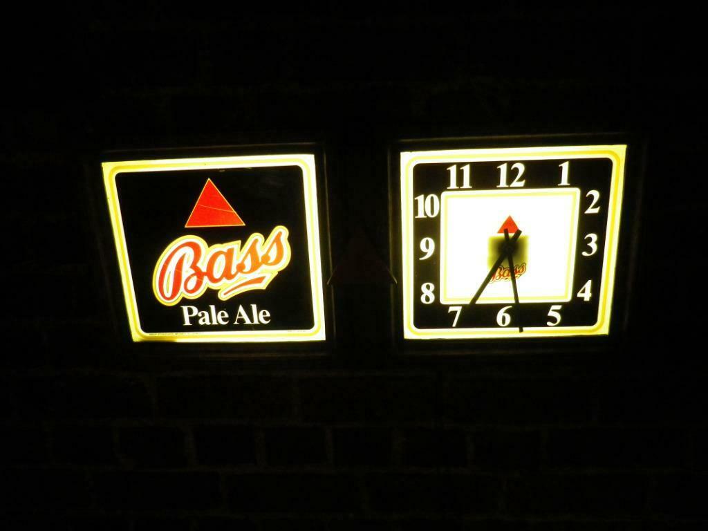 Horloge bass lumineuse