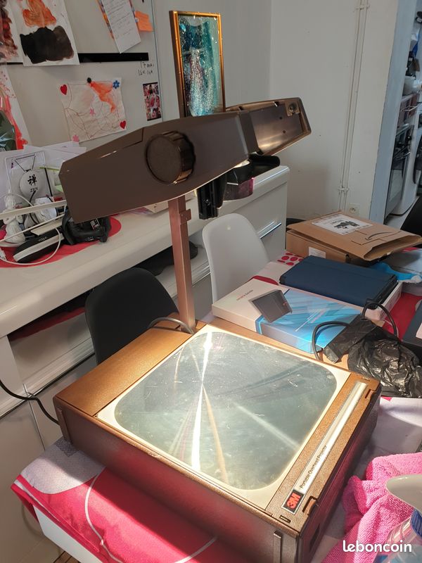 Rétroprojecteur portable de la marque 3M de 1980 
