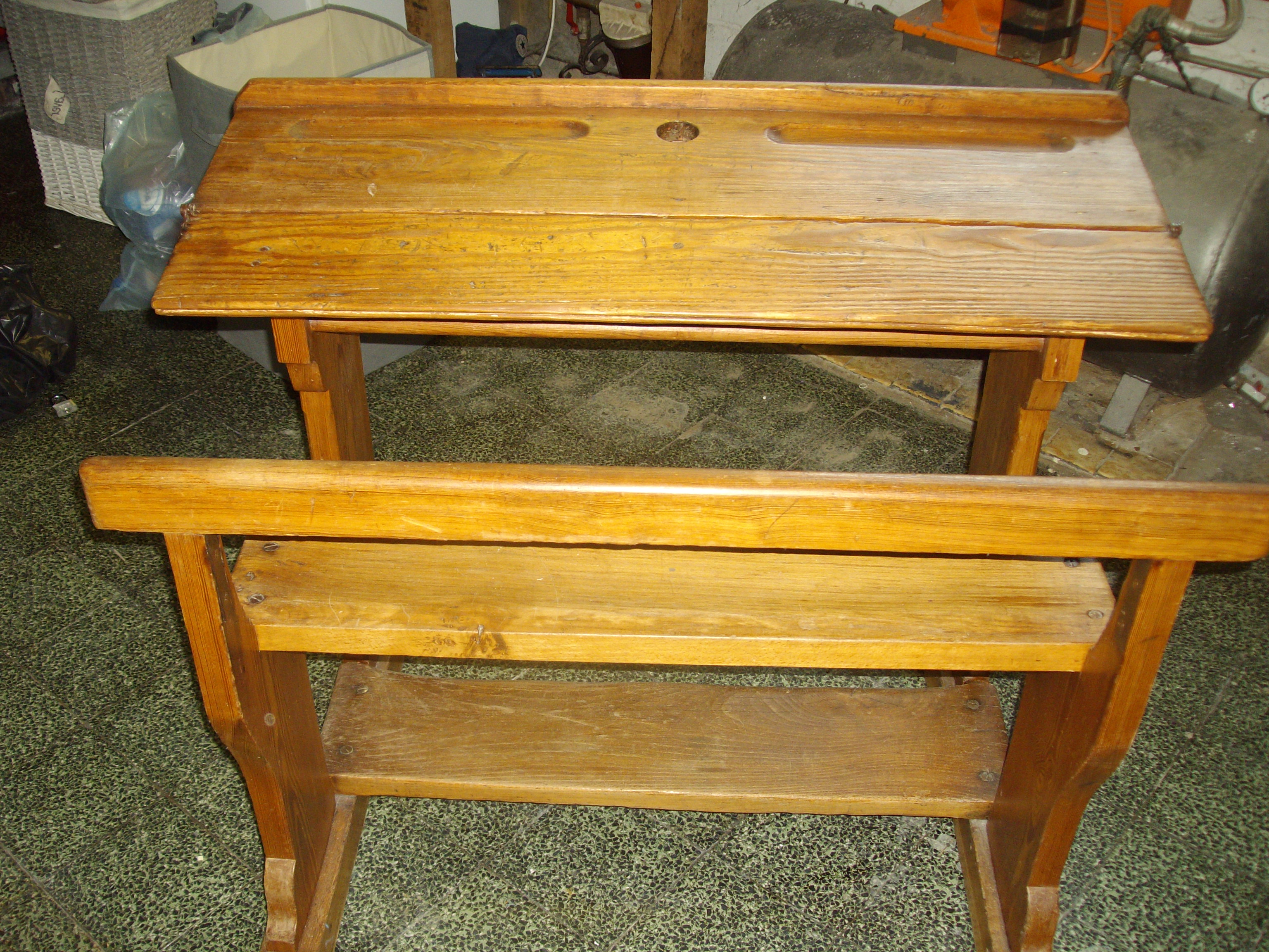 av ancien banc d'écolier